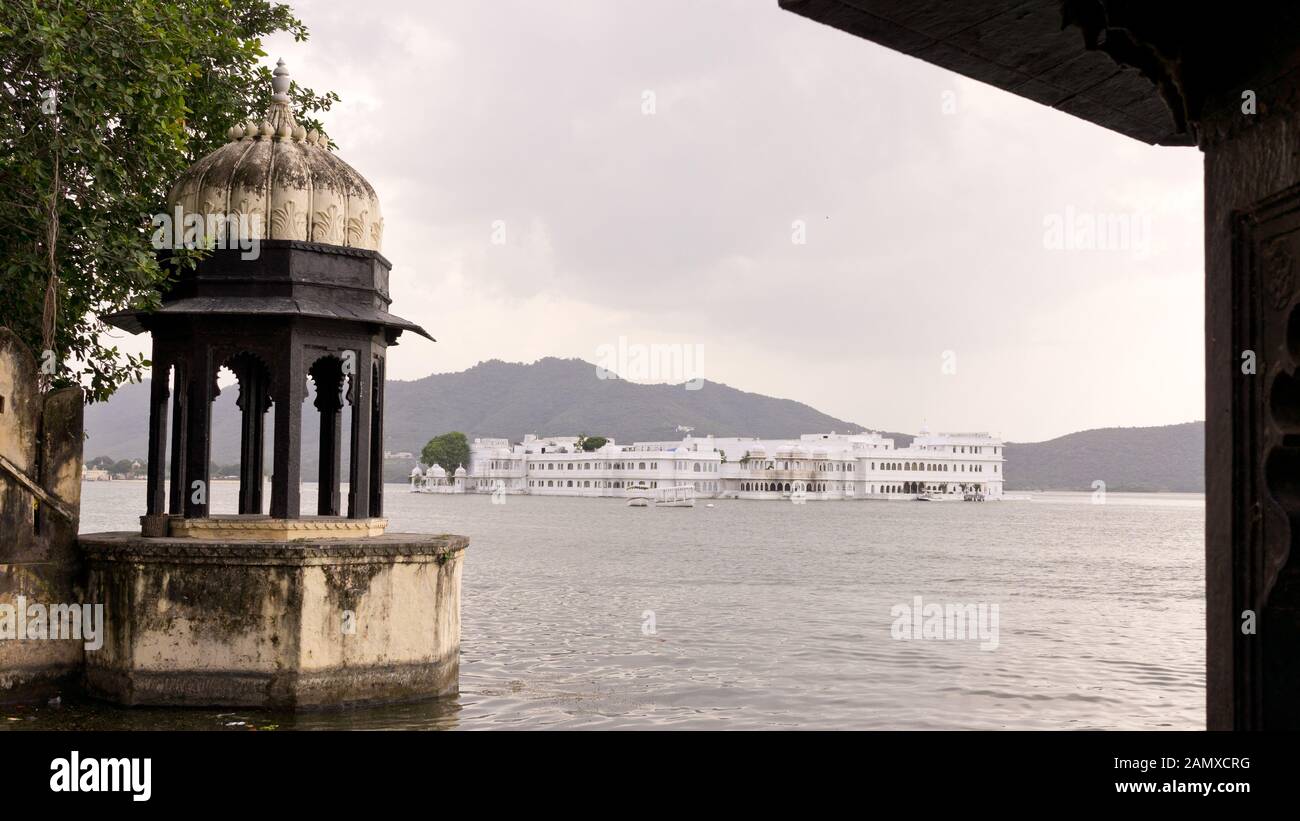 James bond hotel hires stock photography and images Alamy