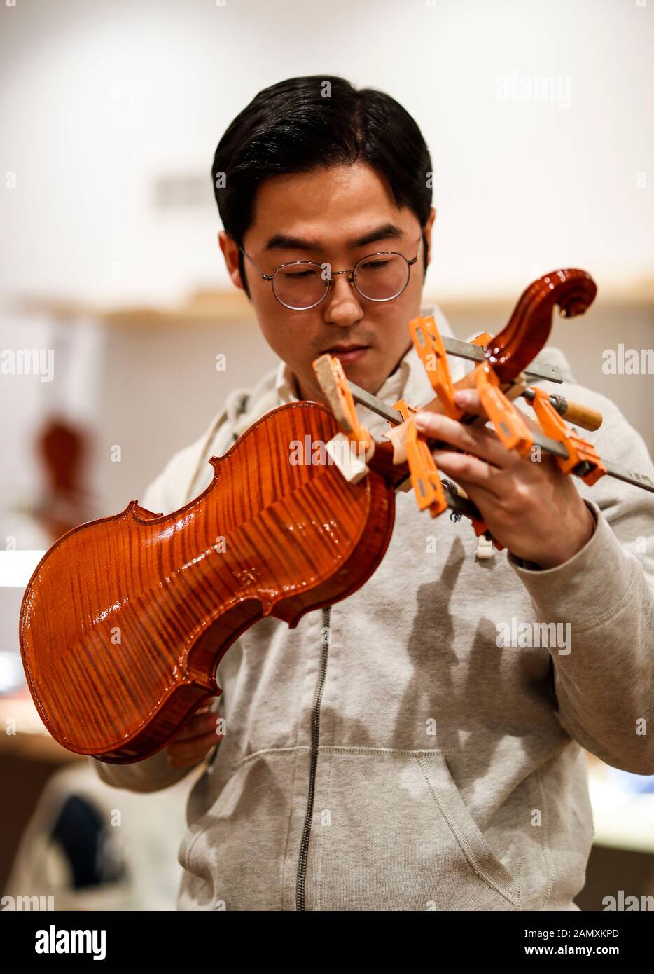 Chicago, USA. 14th Jan, 2020. A student checks a violin at the Chicago