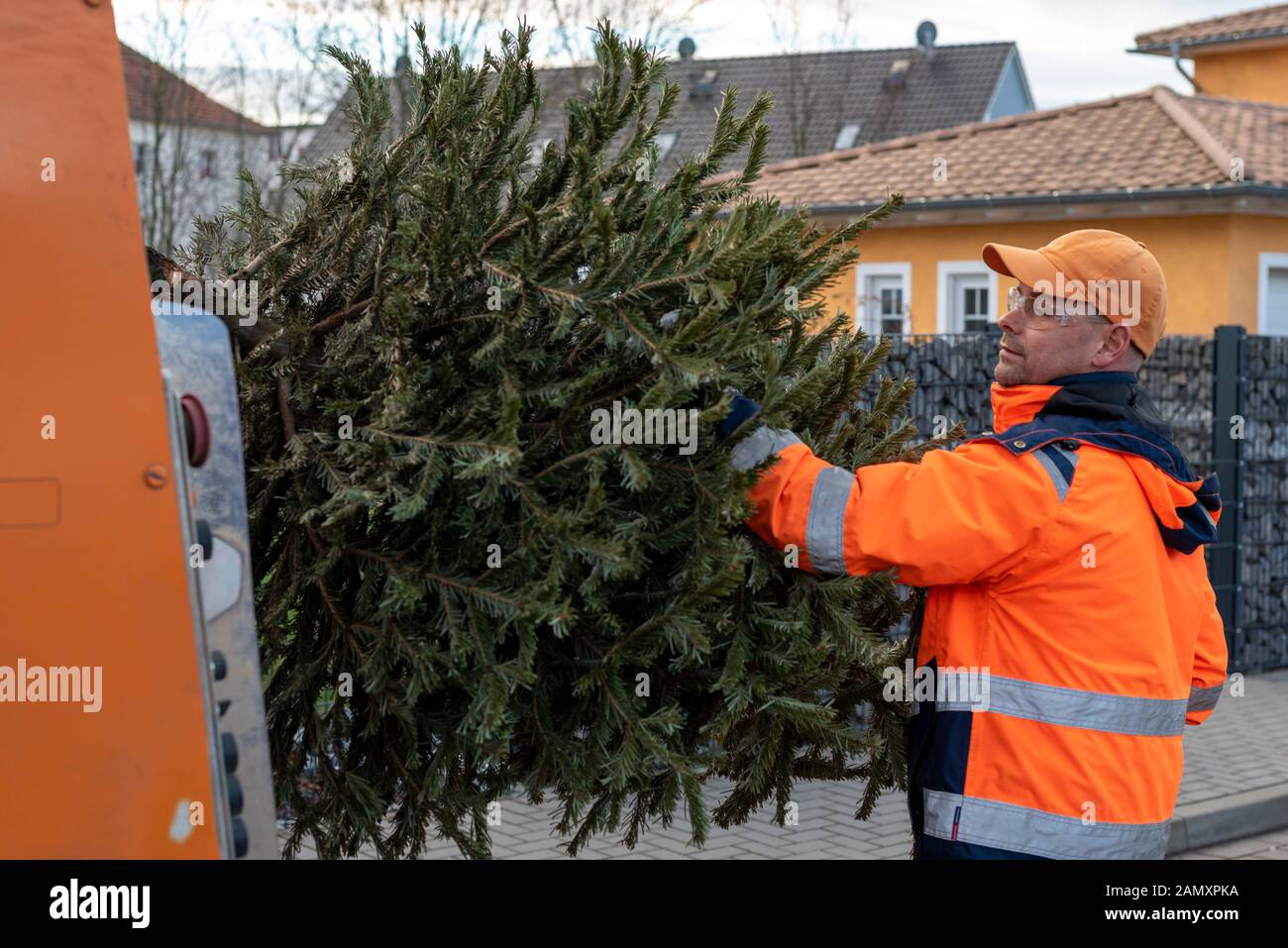 Magdeburg, Germany. 15th Jan, 2020. Ronny Scheer (36), employee of the