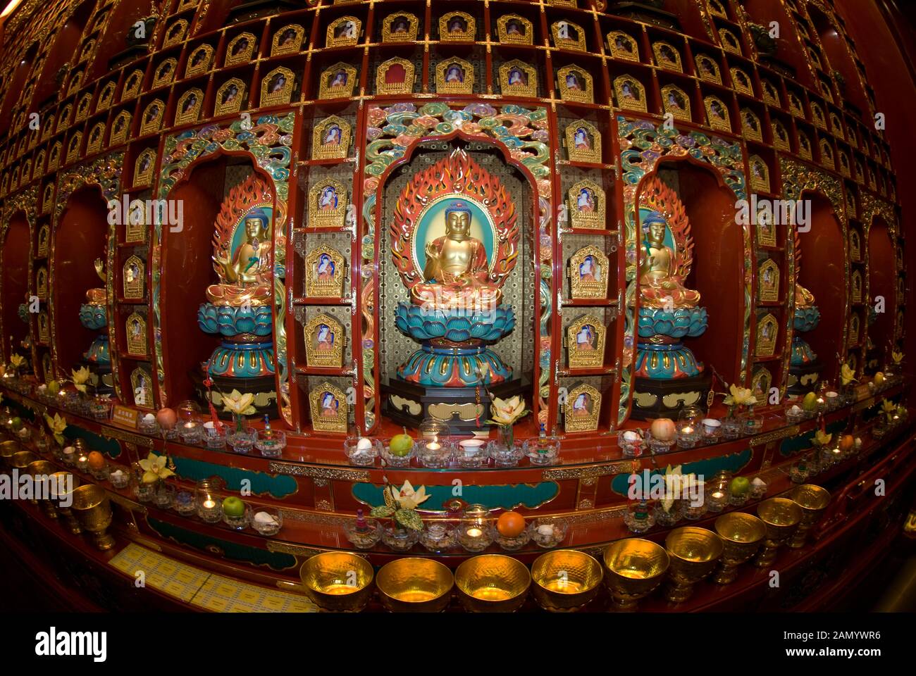 Buddha statues in niches, Buddha Tooth Relic Temple and Museum