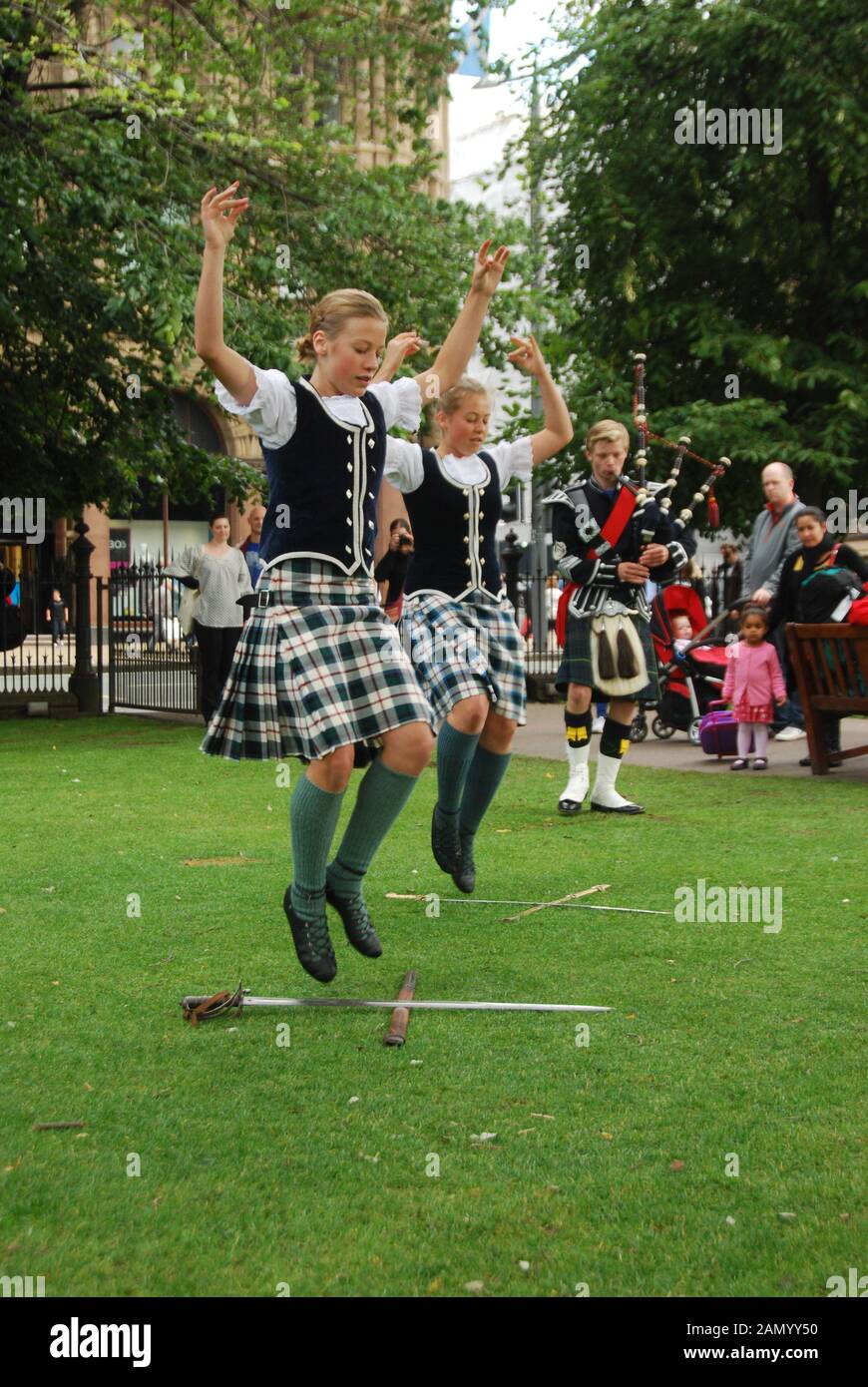 Bagpipes Dancing Stock Photos & Bagpipes Dancing Stock Images Alamy