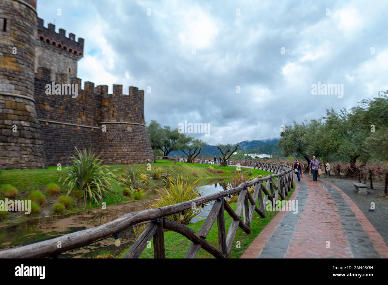 Grounds and ramparts at Castello di Amorosa, a vineyard in the Calistoga AVA of the Napa Valley in the California Wine Country, housed in a large reconstruction of a Tuscan castle, Calistoga, California, December 22, 2019. () Stock Photo