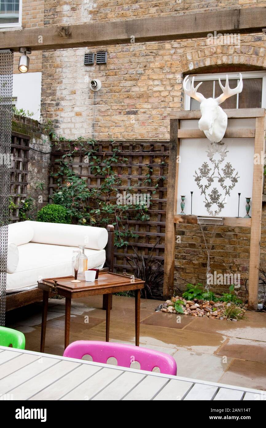 Private garden london seating hi-res stock photography and images - Alamy