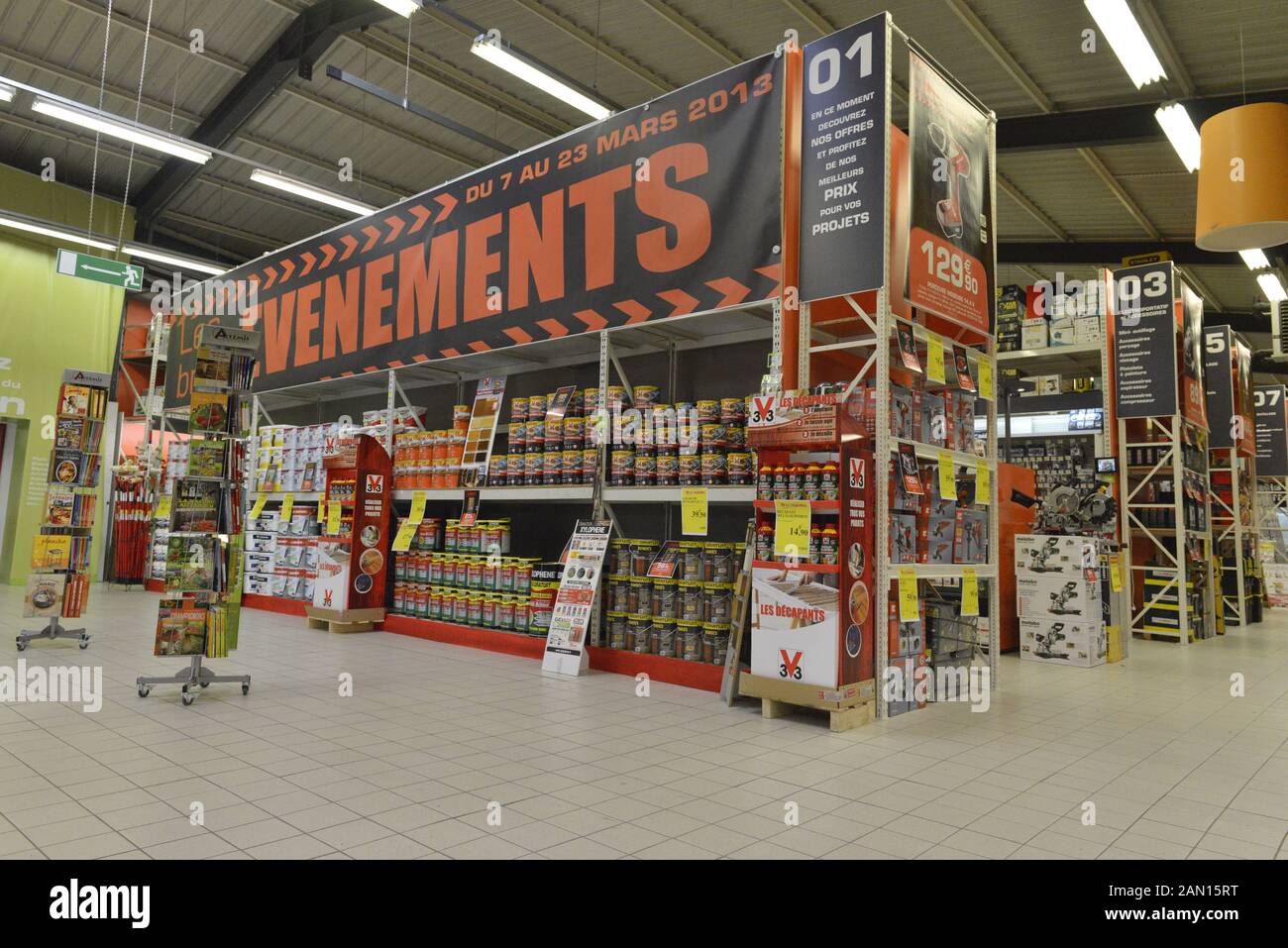 France Brive La Gaillarde : 08/2018,  Empty hardware store, DIY Shop; Stock Photo