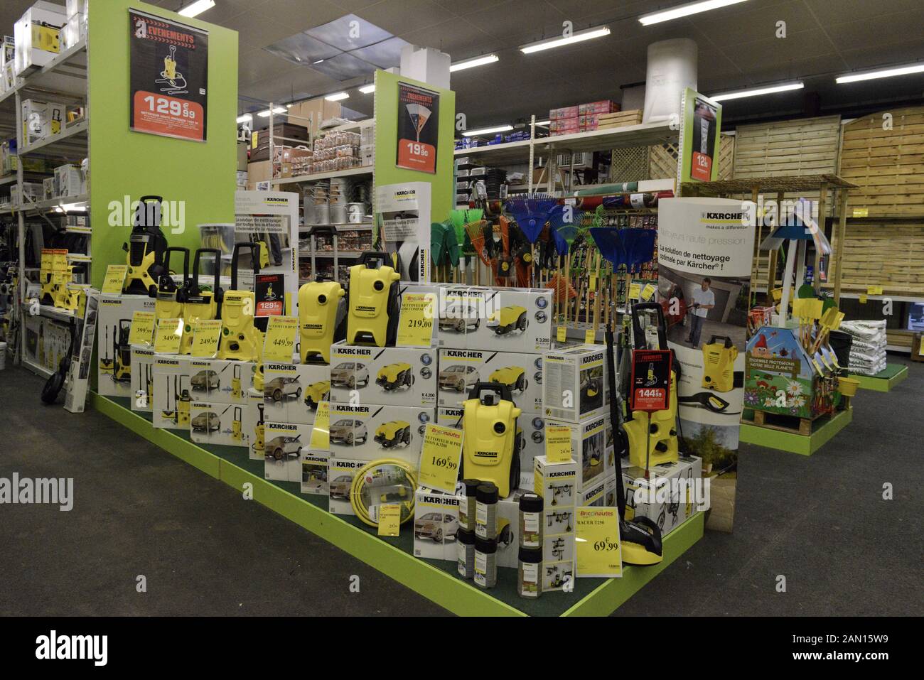 France Brive La Gaillarde : 08/2018,  Empty hardware store, DIY Shop; Stock Photo