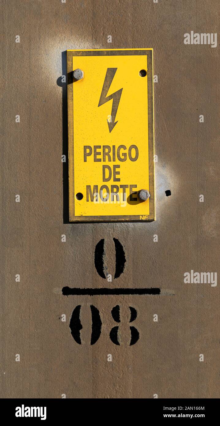 Danger of Death Sign in Portuguese. Perigo de Morte Sign. Stock Photo