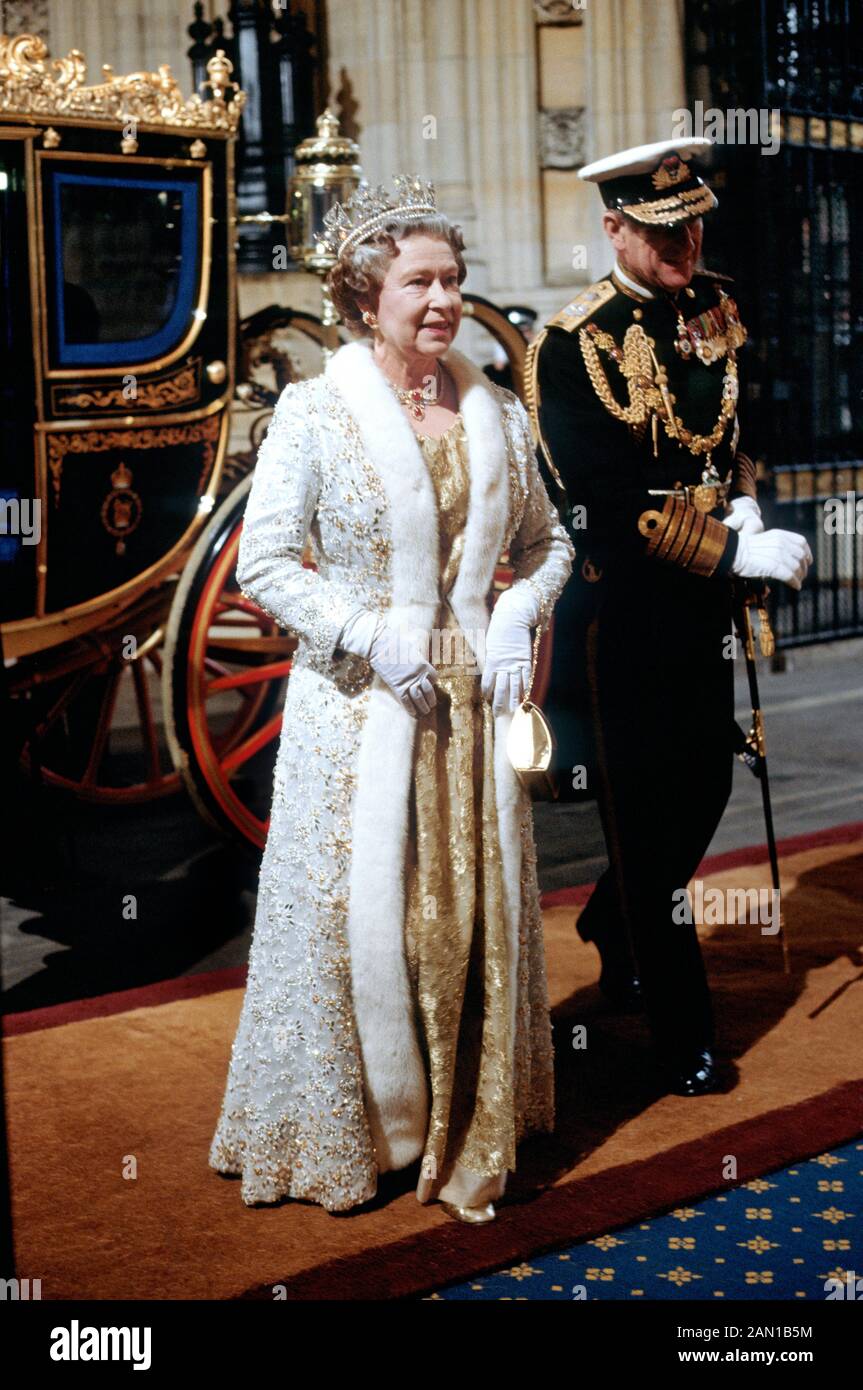 Queen elizabeth ii crown hi-res stock photography and images - Alamy