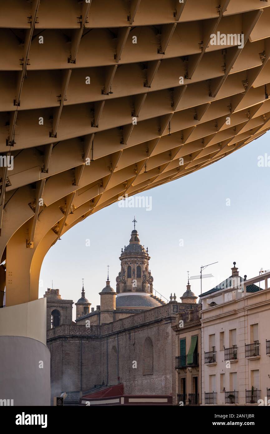 Jurgen Mayer's timber Metropol Parasol, in Plaza de la Encarnacion, Seville, frames the 16th century renaissance tower of Iglesia de la Anunciacion. Stock Photo