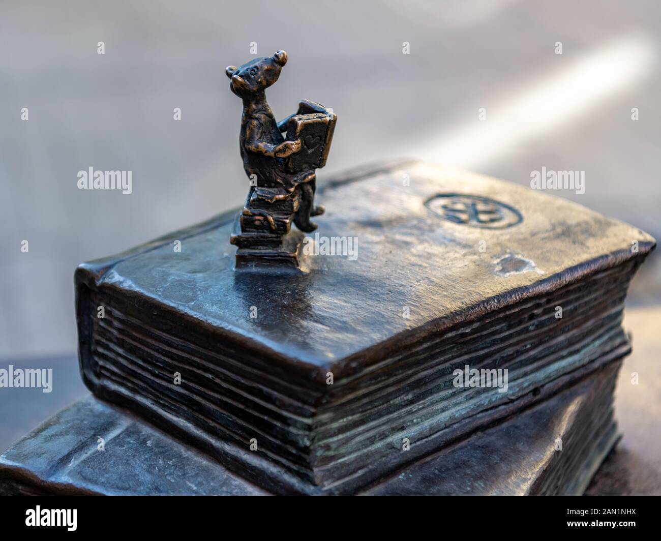 Detail of a little bronze mouse on the memorial to Clara Campoamor, the Spanish politician and feminist best known for her advocacy for women's rights Stock Photo