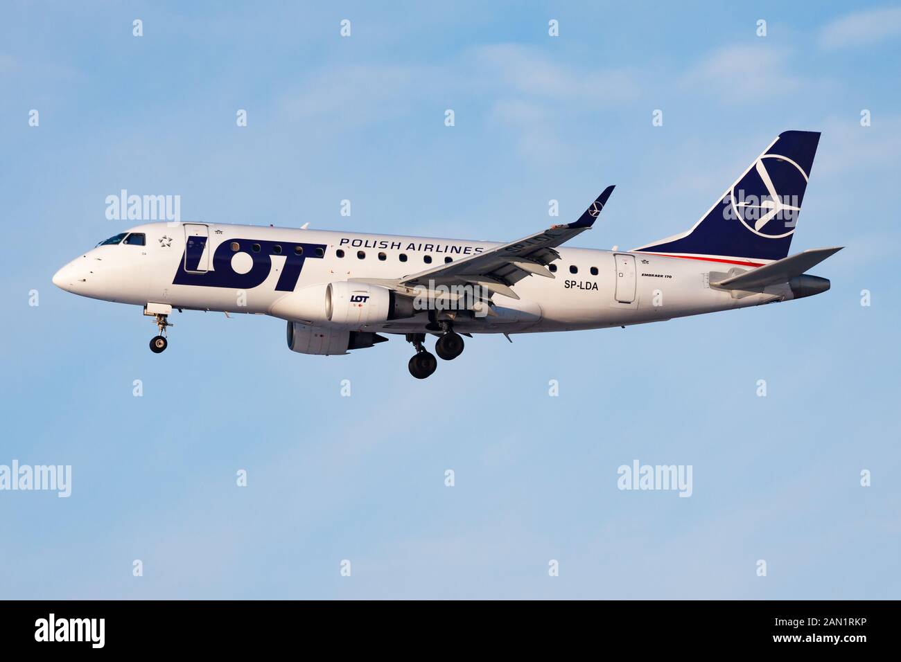 Embraer 170 Hi-Res Stock Photography And Images - Page 3 - Alamy