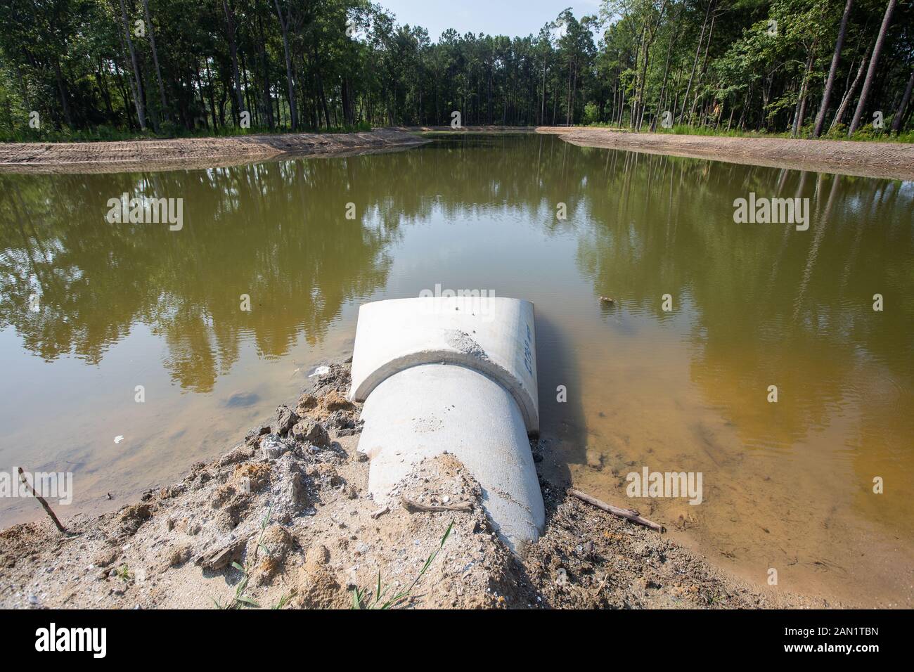 Retention pond hires stock photography and images Alamy