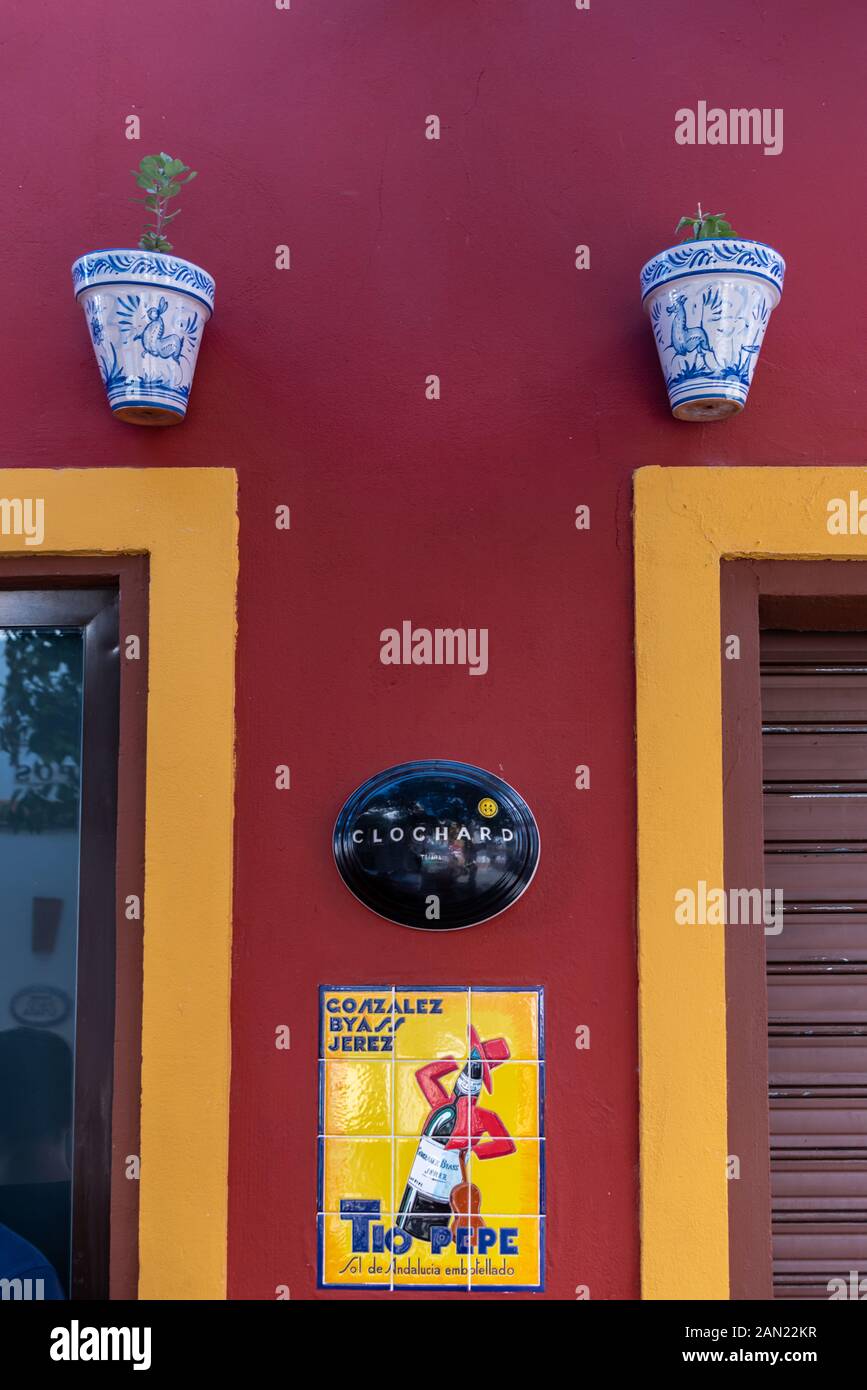 Colourful decoration of the Clochard Triana restaurant in Calle Antillano Campos, Triana Stock Photo