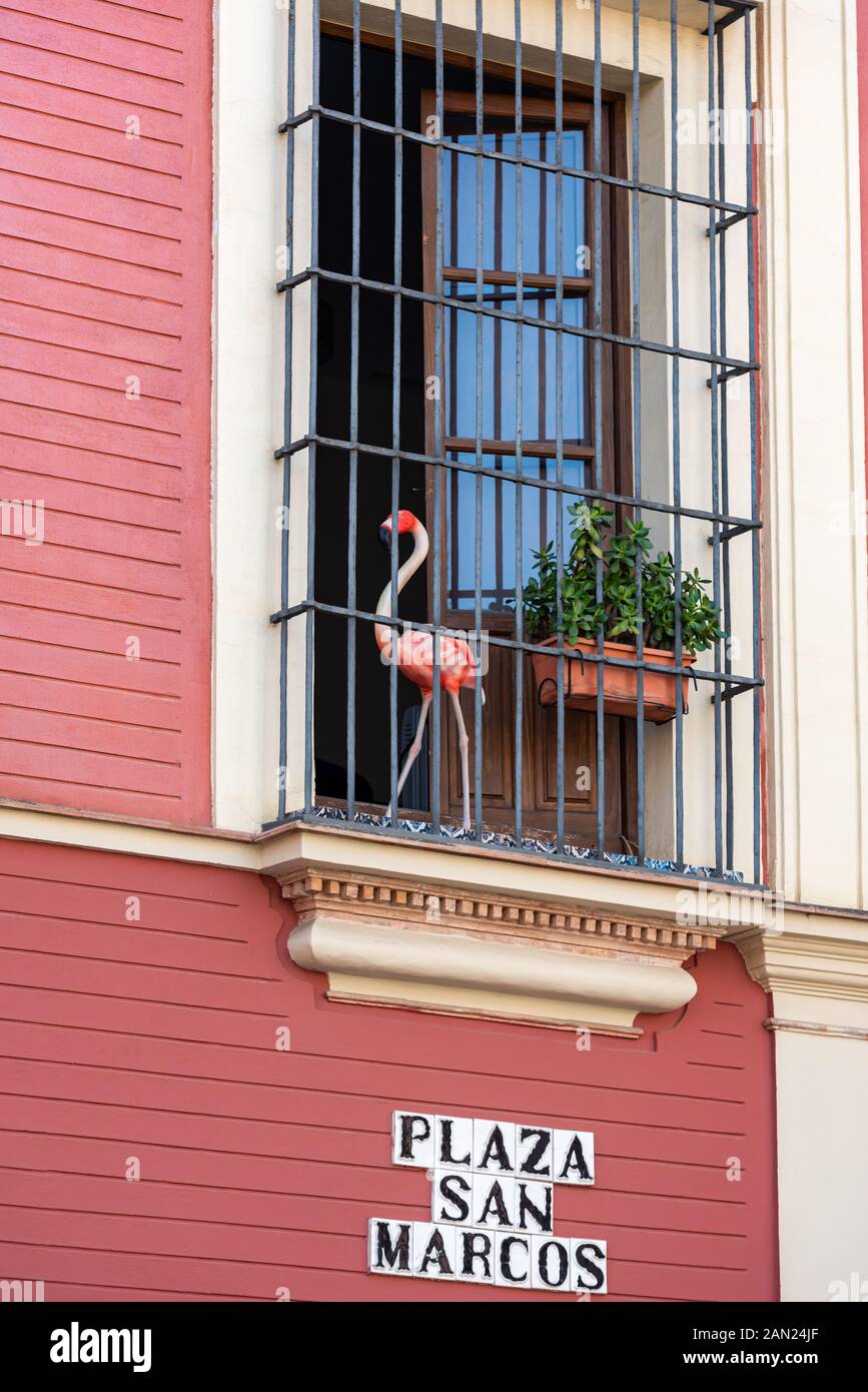 Flamingo statue hi-res stock photography and images - Alamy