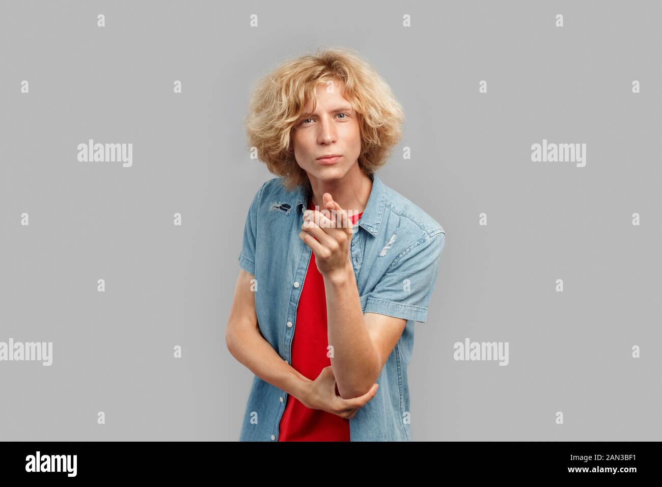 Guy pointing at camera hi-res stock photography and images - Alamy