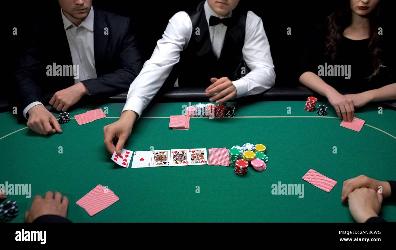 zij is Alfabet Eigenlijk Poker dealer turning up cards at green casino table, hobby tournament, luck  Stock Photo - Alamy