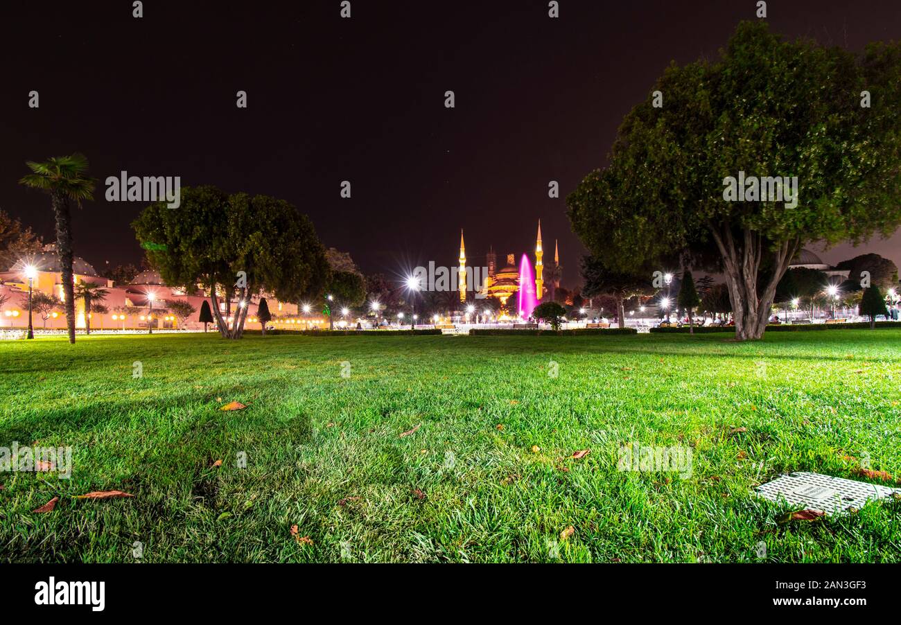 Late night view of the public park, Blue Mosque and water fountain in ...
