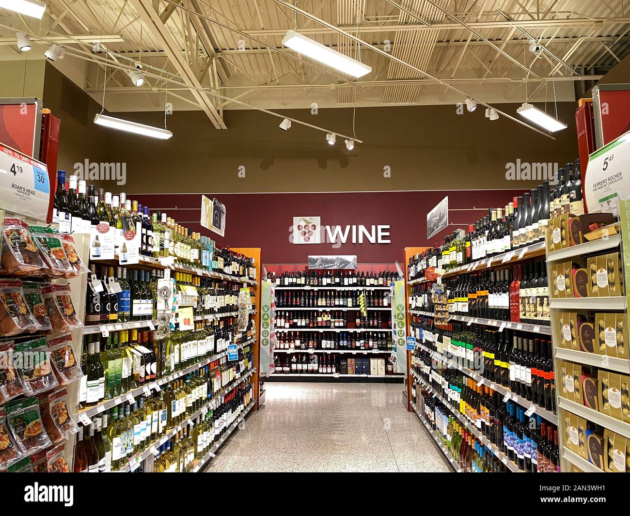 Alcohol Aisle High Resolution Stock Photography and Images Alamy