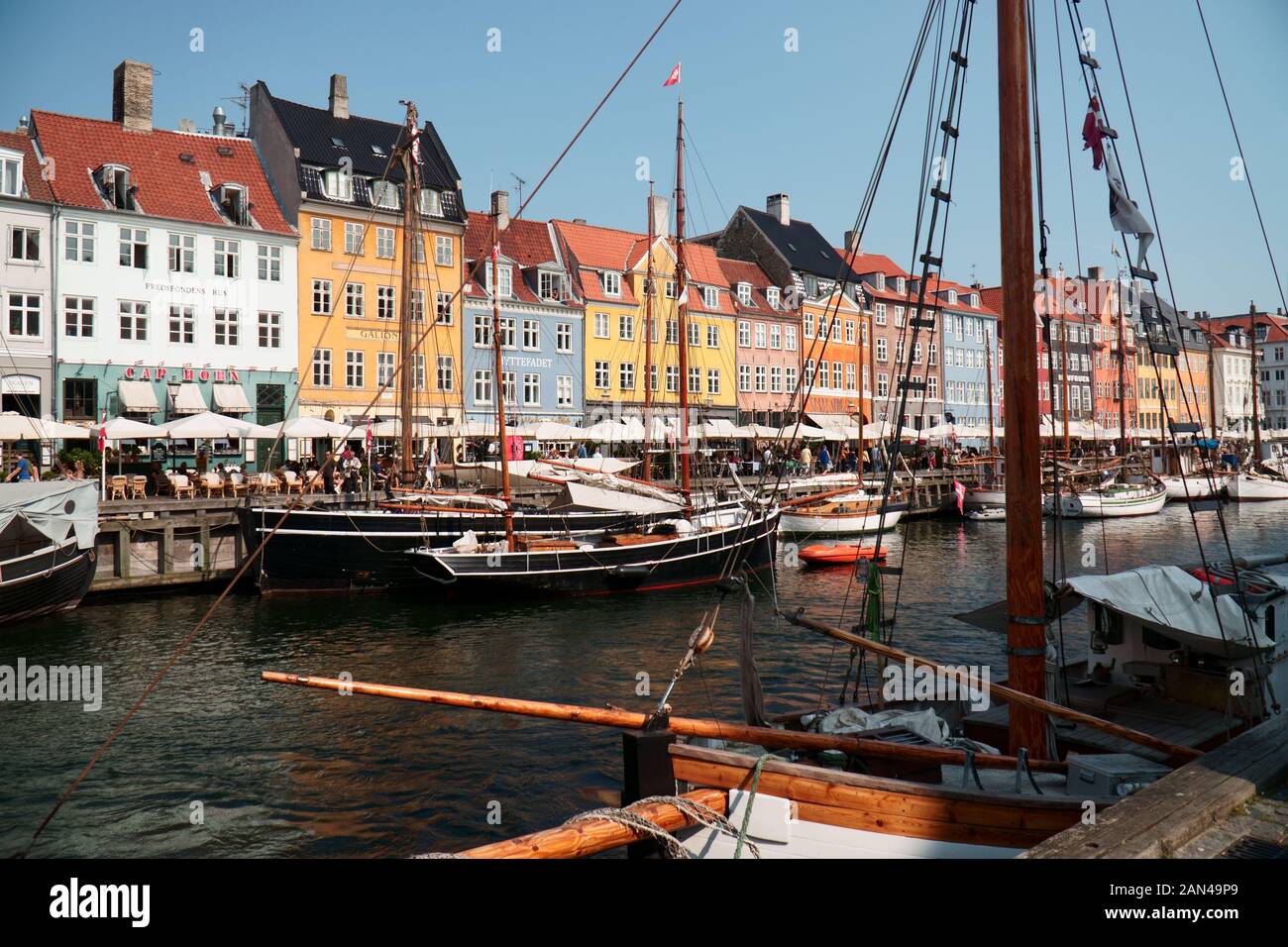 Boats docked in front of an array of colourful buildings in Nyhavn, Copenhagen Stock Photo