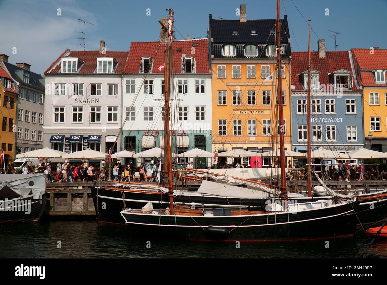 Boats docked in front of an array of colourful buildings in Nyhavn, Copenhagen Stock Photo