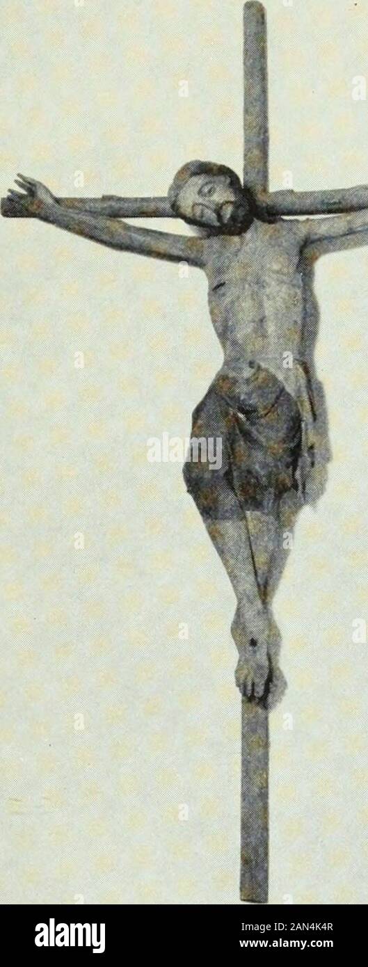ÖstergötlandÀv Andreas Lindblom . rna i thesso rume. Det hela ett mycket enkelt arbete avnågon allmogesnickare. H 122, B 131 (sockellistens L 260). — Från 1744 års altar-uppsats torde också två lösa sidostycken av samma typ som krönpartiet härstamma.H 89. En förgylld sol med »Jehovah» i hebreiska bokstäver kan möjligen också ha tillhörtdenna altaruppsats. D 102. Tre medeltida skulpturer från gamla kyrkan ha överförts till den nuvarande,nämligen ett triumfkrucifix, en madonna- och en apostlabild. Triumfkrucifix (fig. 193) av lövträ, krederat och målat, målningen dock svårtskadad. Korset har giv Stock Photo