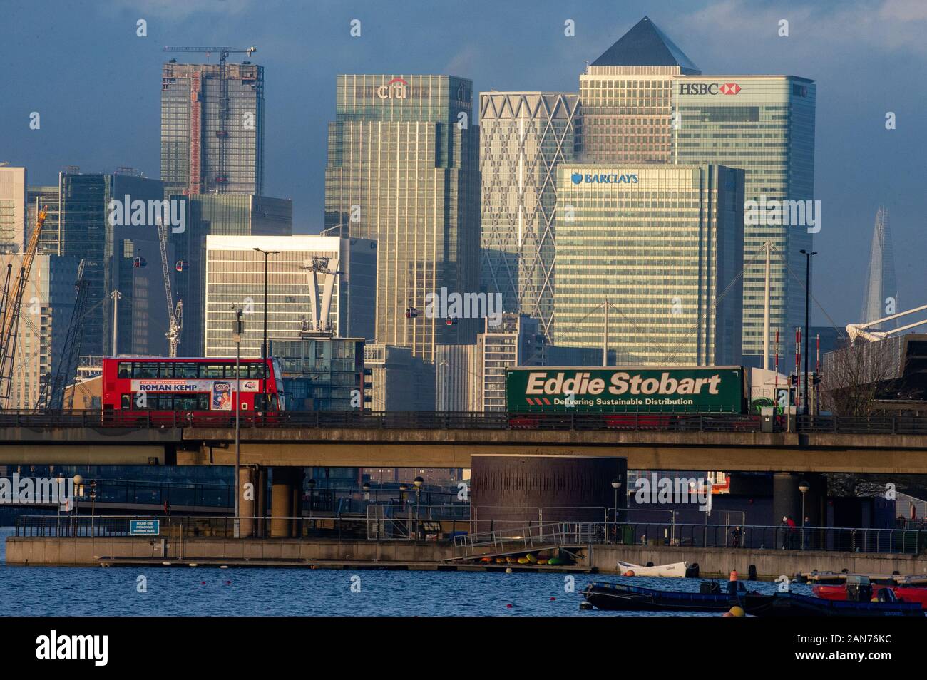 uniqlo canary wharf