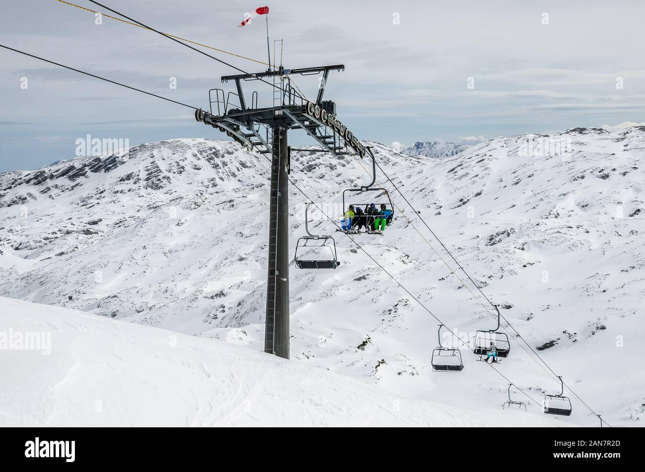 Skiing on the pistes of the Freesports Arena Dachstein Krippenstein with  – easy pistes for warming up and the longest run in Austria! Stock Photo