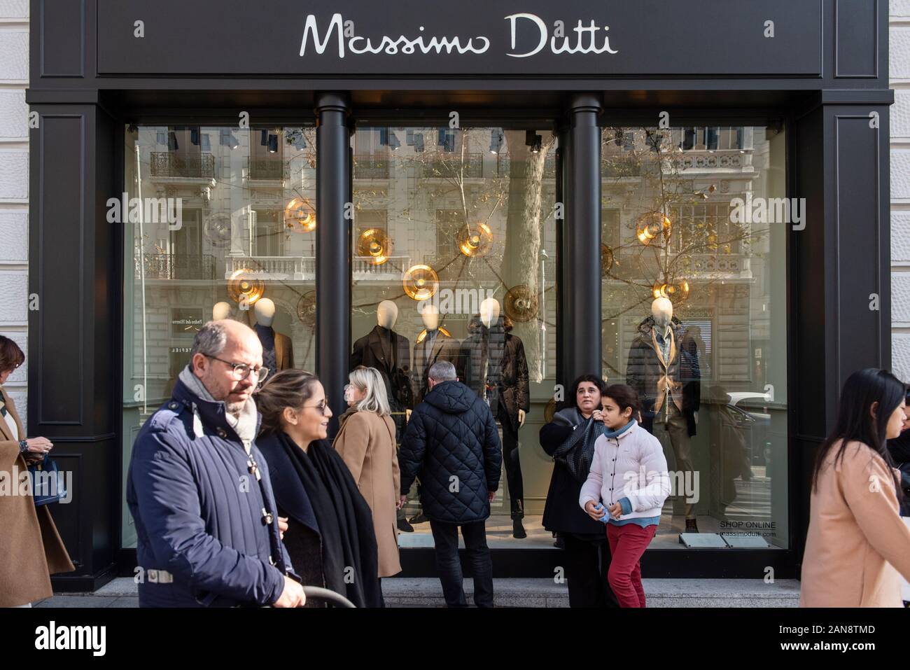 Page 2 - Massimo Dutti Store High Resolution Stock Photography and Images -  Alamy