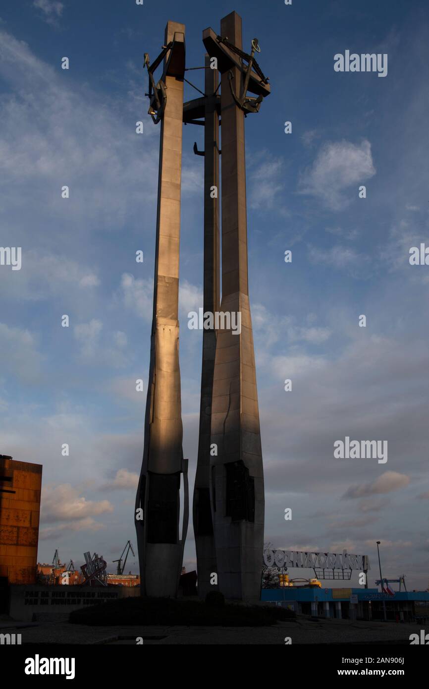 The European Solidarity Centre and the  Monument to the Fallen Shipyard Workers, Gdansk, Poland Stock Photo