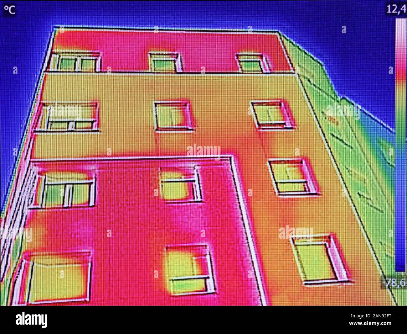https://c8.alamy.com/comp/2AN92FT/thermal-image-heat-loss-at-the-residential-building-2AN92FT.jpg