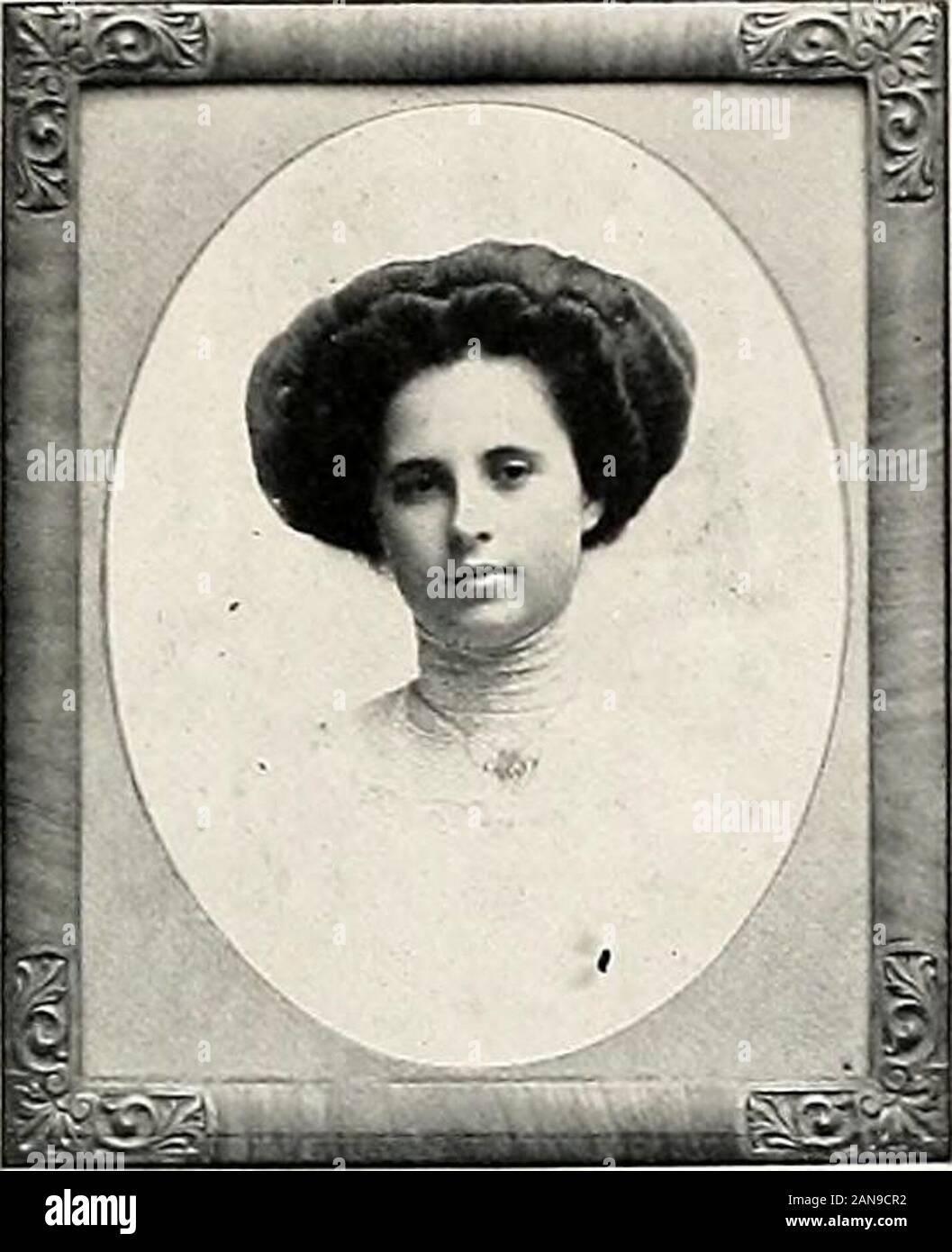 Milady in Brown 1909 . Eddie Lek ANTrio.NS Tennessee Special in English and in Mathematics.Bible Study Leader: Treasurer of Tennessee Club.. Patty Davis Texas Special in English and PhilosophyV. V. C. A. Stock Photo