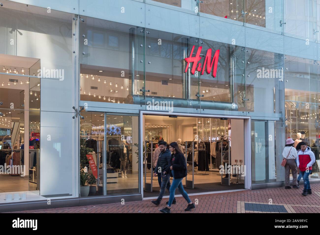 Entrance to large H&M clothing store in New Street, Birmingham, UK Stock  Photo - Alamy