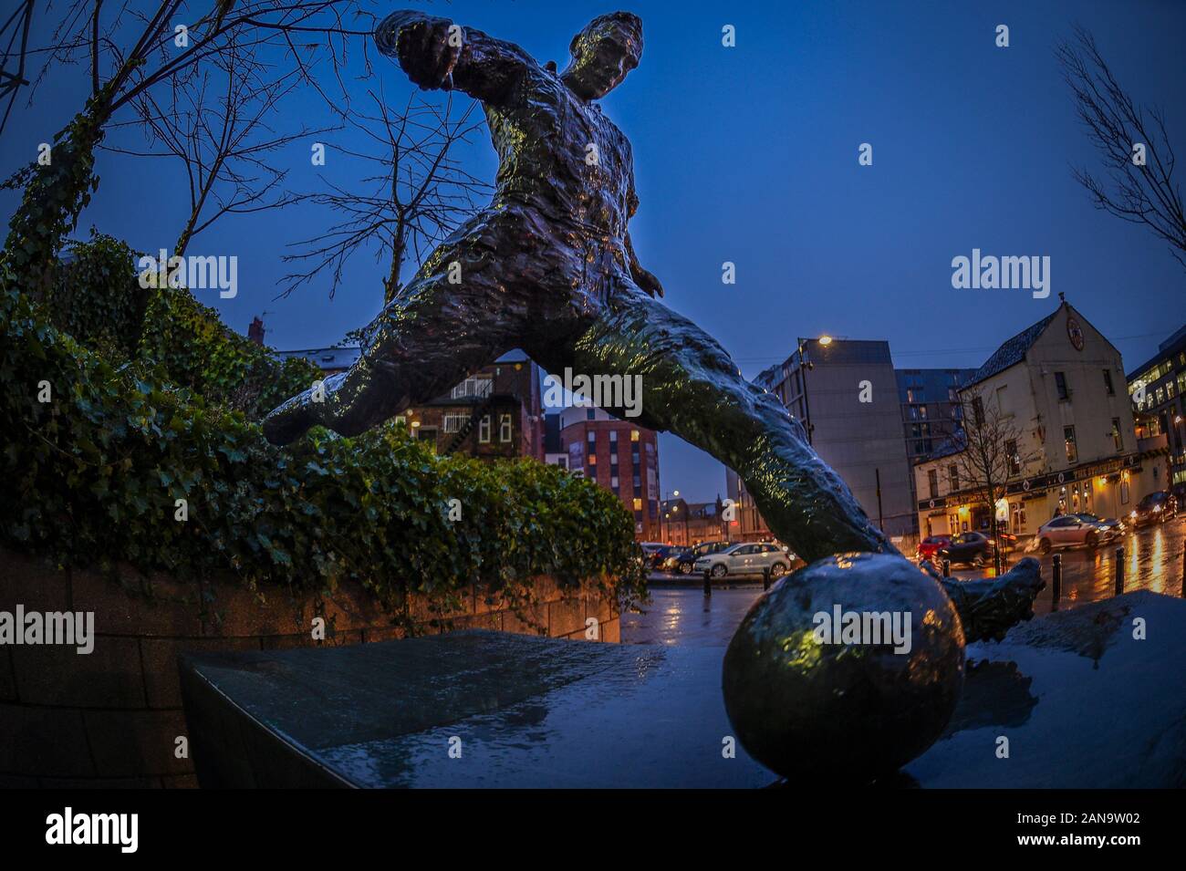Jackie milburn statue hires stock photography and images Alamy