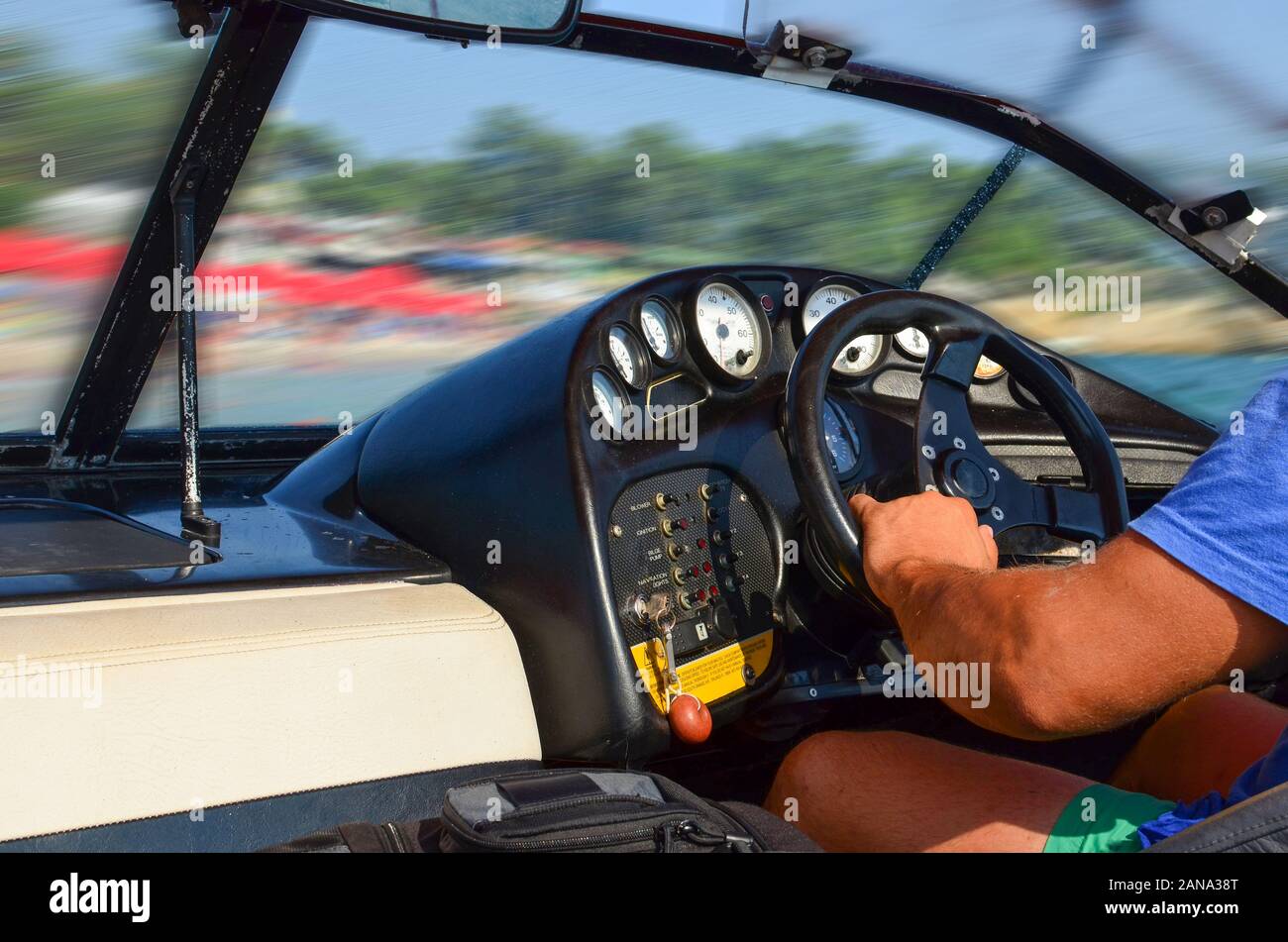 Man driving speedboat hi-res stock photography and images - Alamy