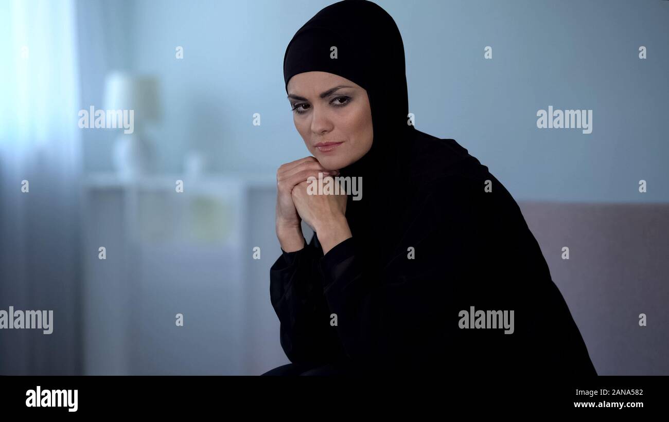 бифов аслан. грустные арабский. арабские девушки. грустный араб. арабские женщины в хиджабах.