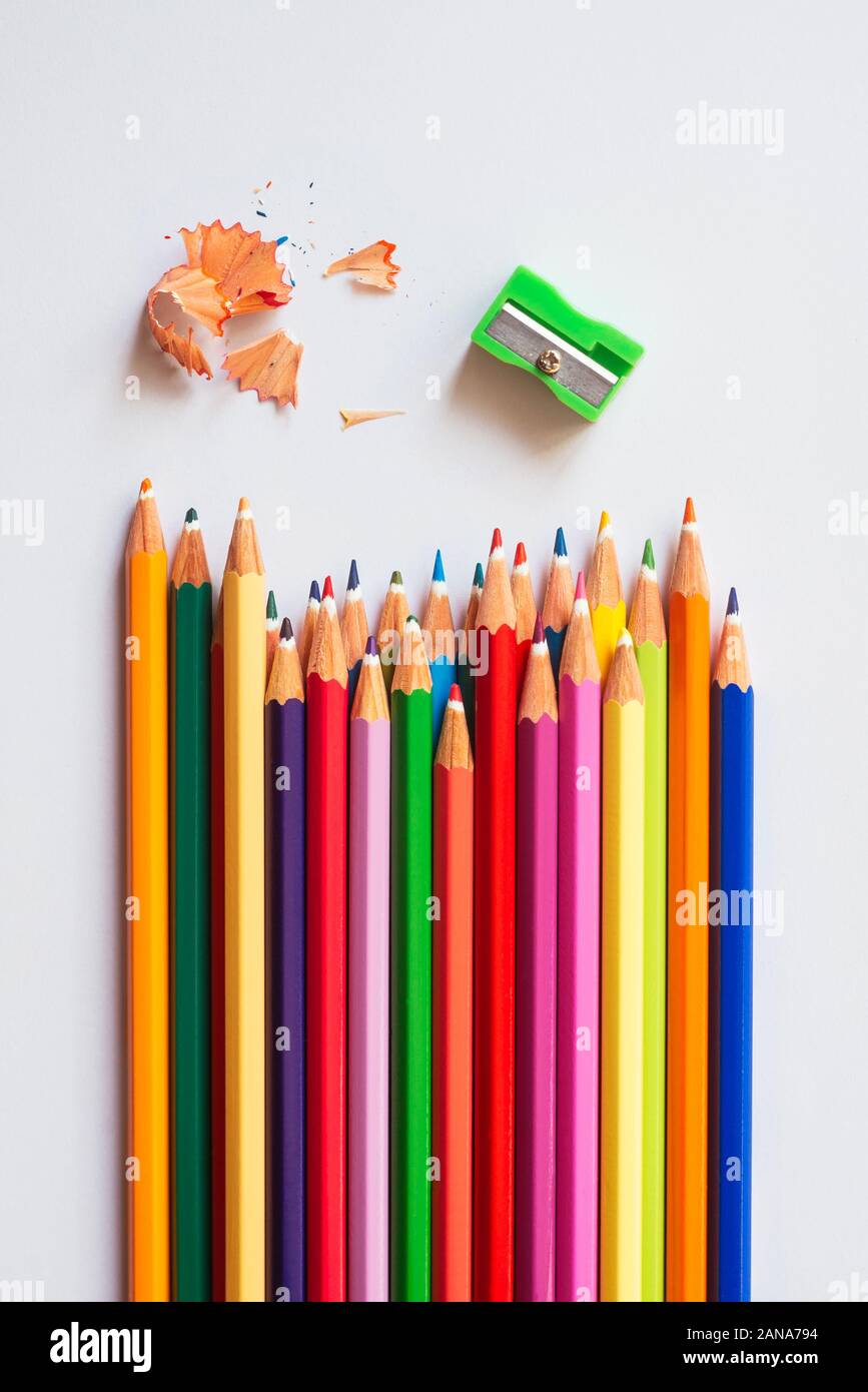 https://c8.alamy.com/comp/2ANA794/color-pencils-and-a-sharpener-2ANA794.jpg