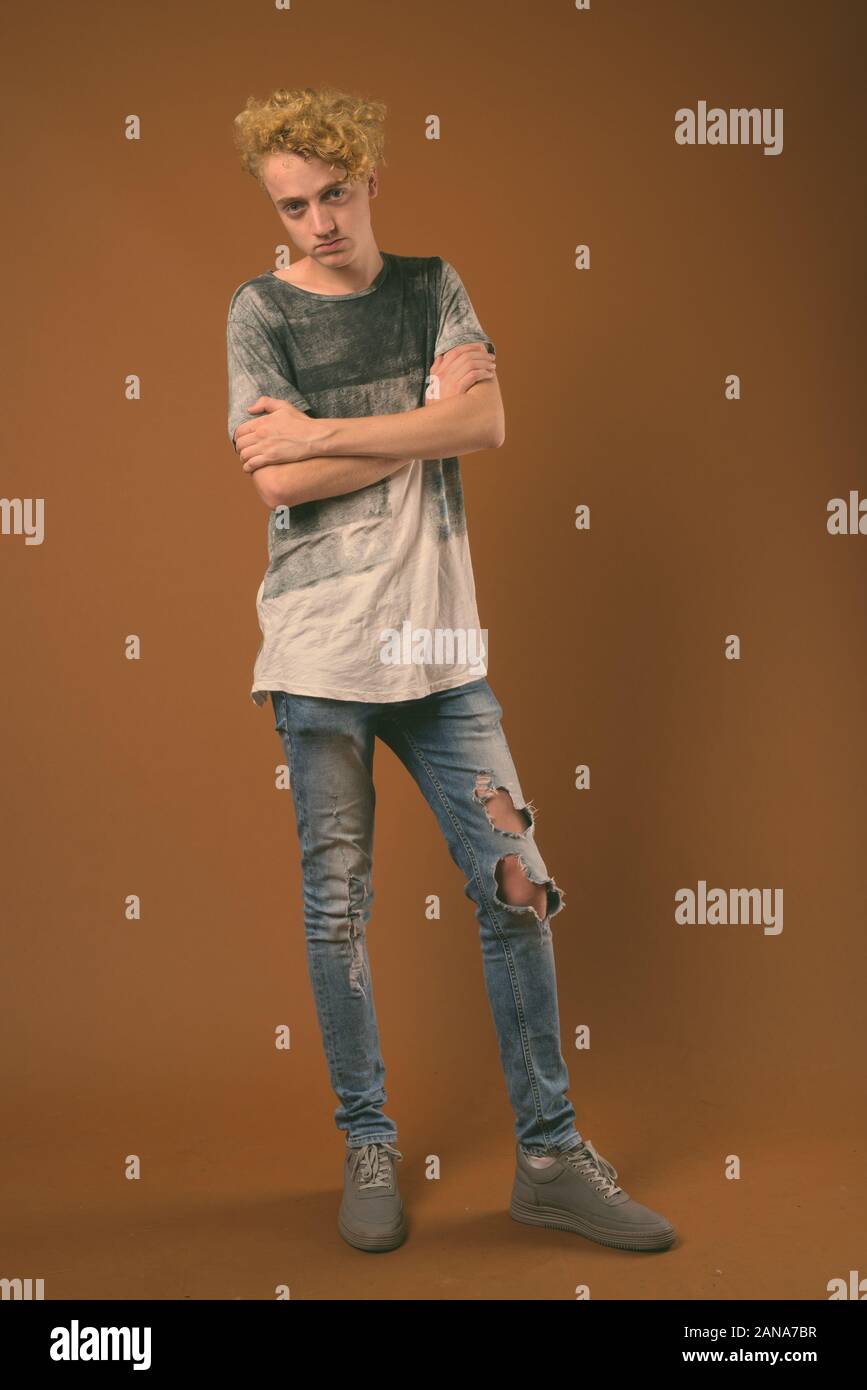 Brown hair man curly hi-res stock photography and images - Alamy