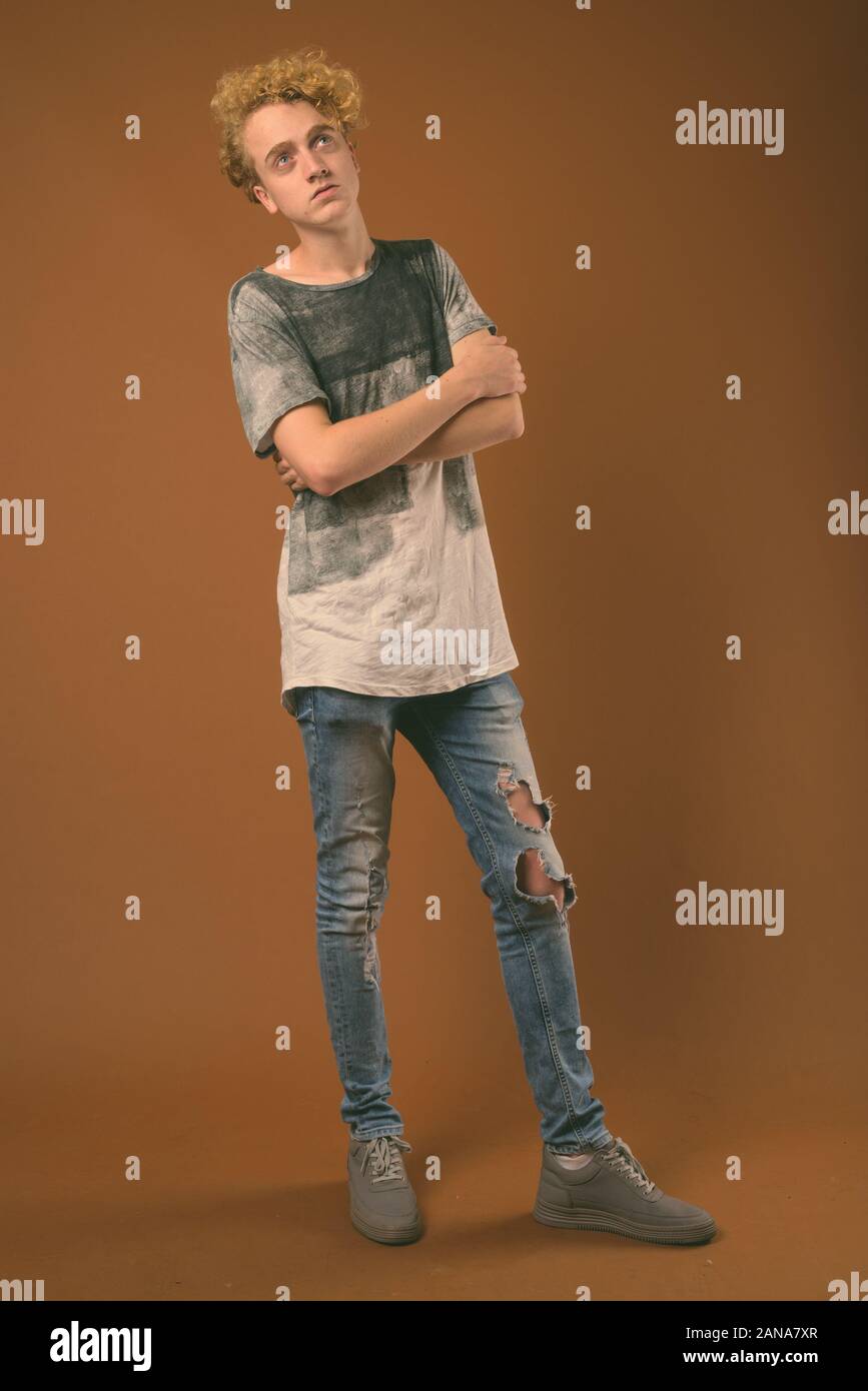 Brown hair man curly hi-res stock photography and images - Alamy