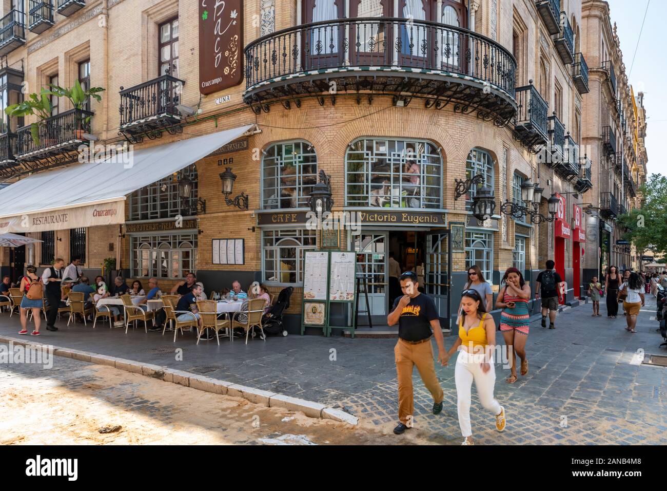 People enjoying a sunny October afternoon at the historic Victoria Eugenia cafe and restaurant at Plaza Villasis in Seville Stock Photo