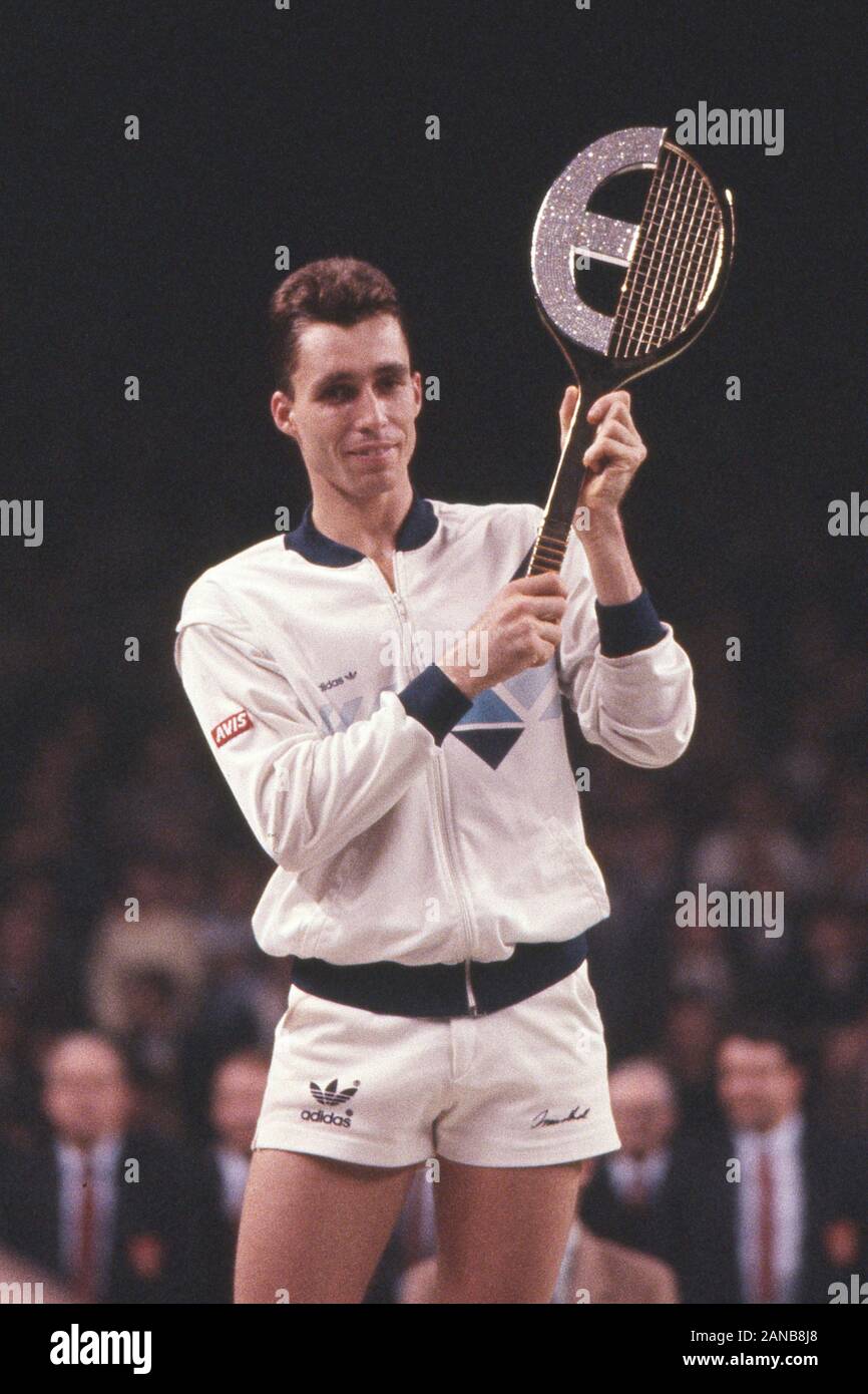 Ivan LENDL, CSSR, CZE, tennis player, cheers with the gold racket, golden  tennis racket, winner cup, award ceremony, at the Tennis European Open,  ECC, November 1985, Â | usage worldwide Stock Photo - Alamy