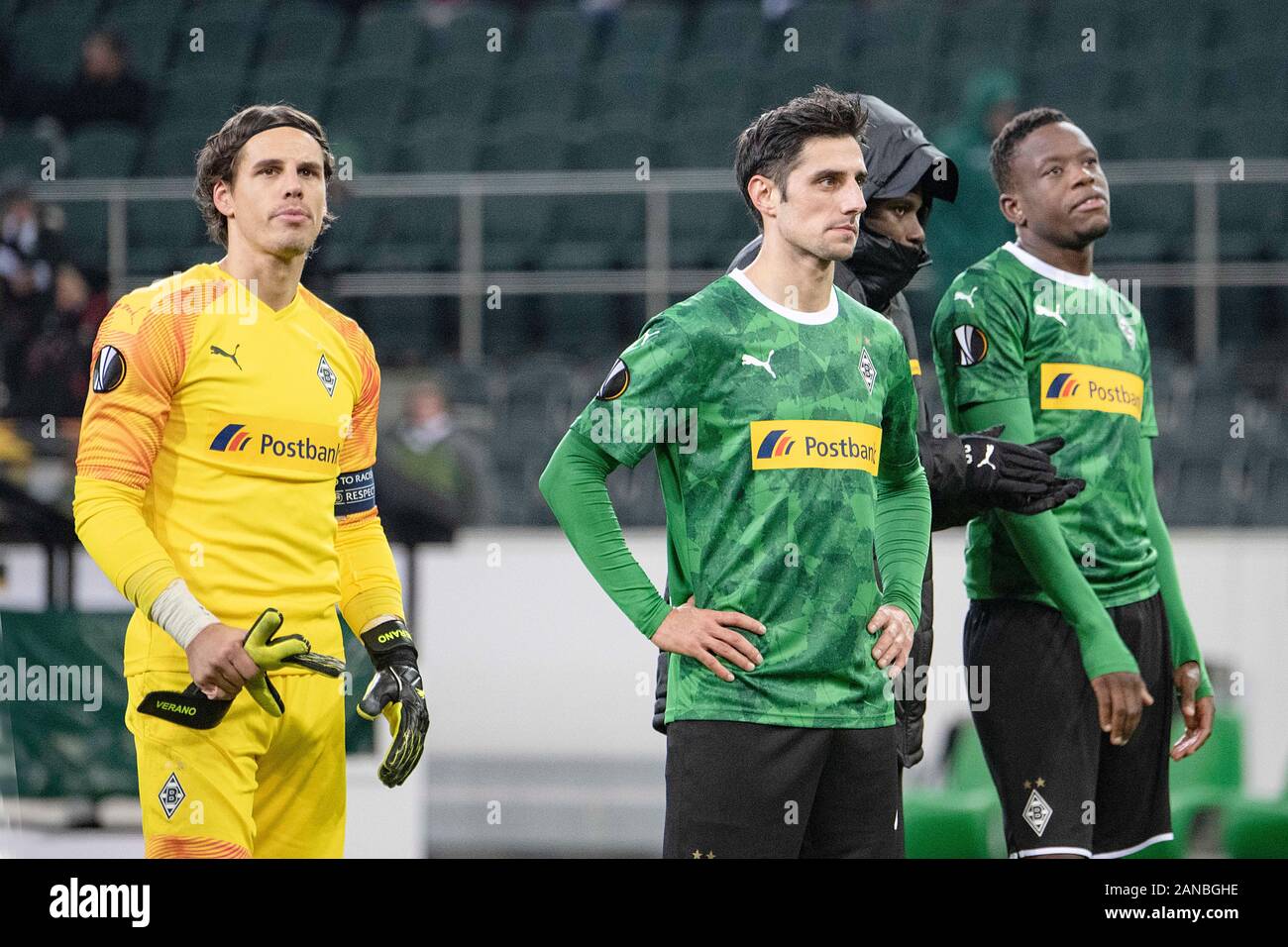 Borussia Monchengladbach, Deutschland. 12th Dec, 2019. goalwart Yann SOMMER (MG, l.), Lars STINDL (MG) and Denis ZAKARIA (MG, r.) are dejected after the final whistle; Soccer Europa League, group stage, group J, matchday 6, Borussia Monchengladbach (MG) - Istanbul Basaksehir FK (Basak) 1: 2, on 12.12.2019 in Borussia Monchengladbach/Germany. | usage worldwide Credit: dpa/Alamy Live News Stock Photo