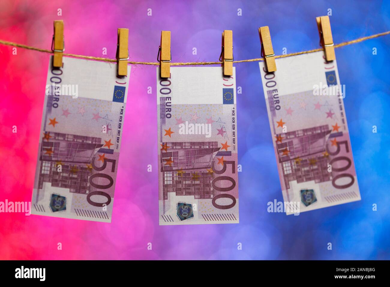 Cologne, Deutschland. 15th Jan, 2020. 500 euro notes on a washing line. Koln, January 15th, 2020 | usage worldwide Credit: dpa/Alamy Live News Stock Photo