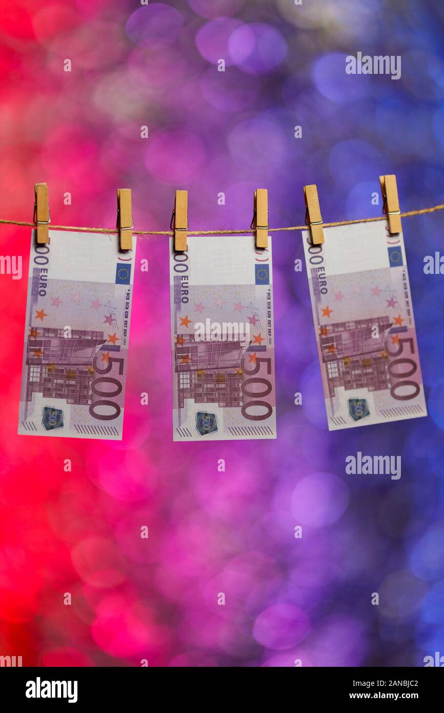 Cologne, Deutschland. 15th Jan, 2020. 500 euro notes on a washing line. Koln, January 15th, 2020 | usage worldwide Credit: dpa/Alamy Live News Stock Photo