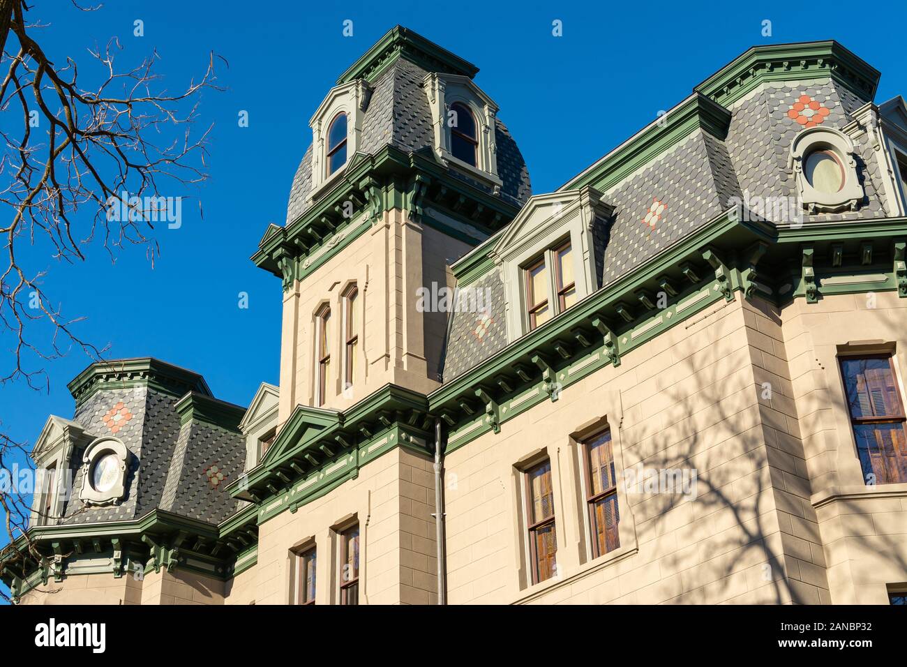 Victorian mansion dark hi-res stock photography and images - Alamy