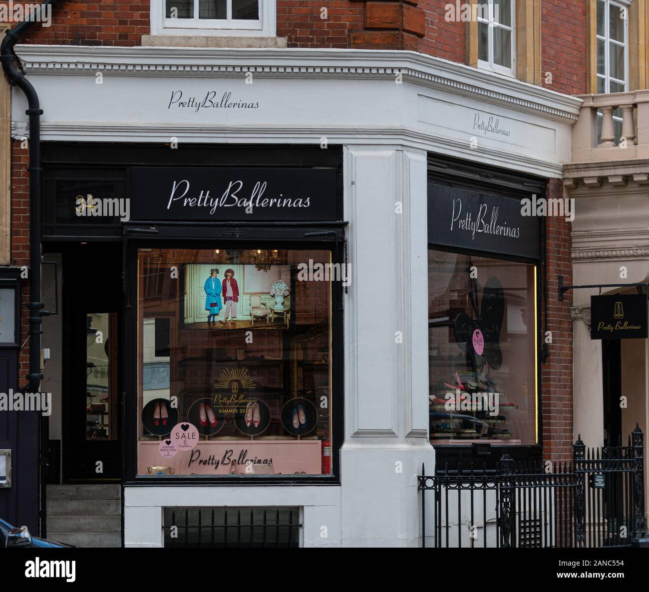 London, United Kingdom - August 18 2019: The frontage of Pretty Ballerinas  dance wear shop on Brook Street Stock Photo - Alamy