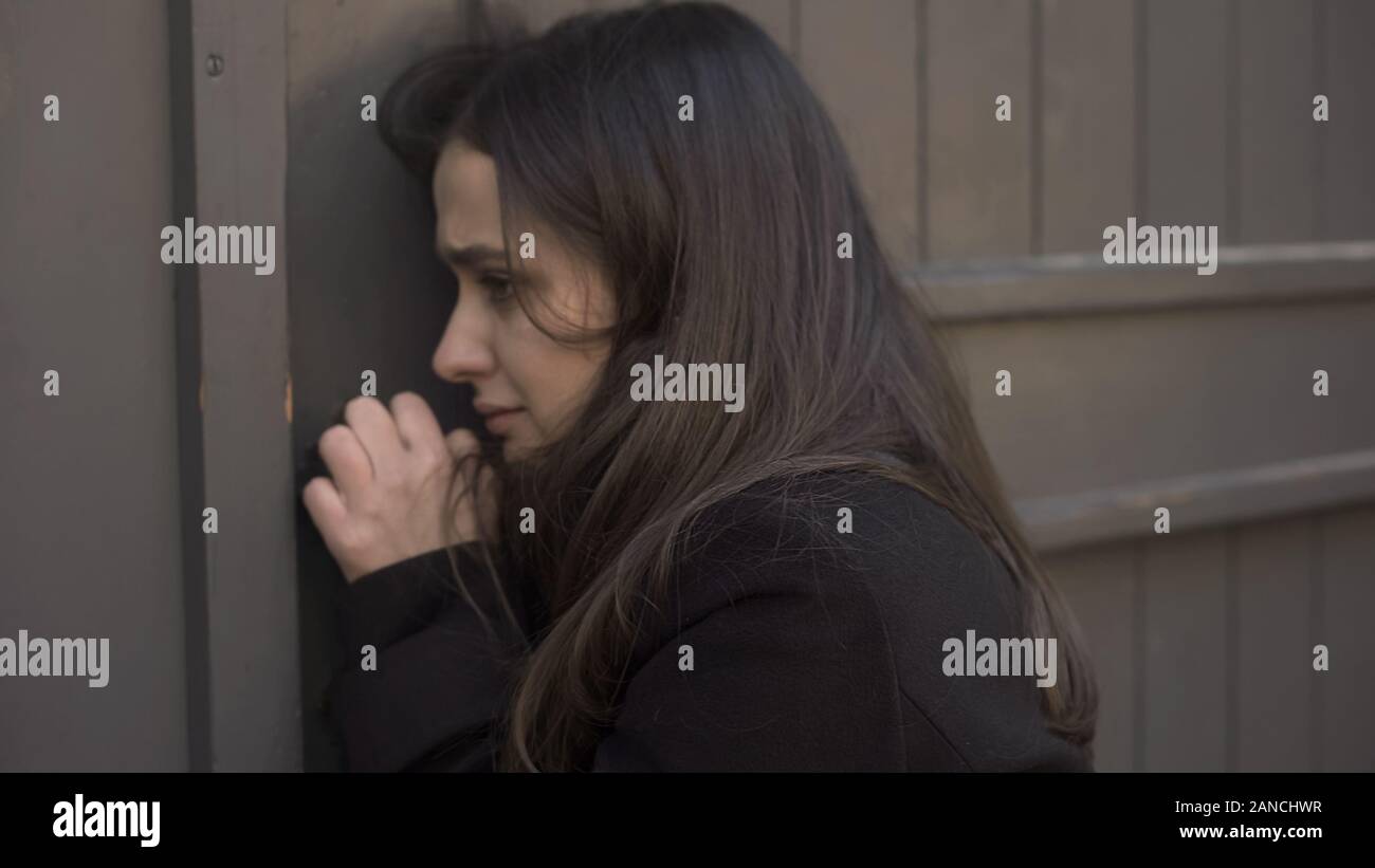 Girl knocking door hires stock photography and images Alamy