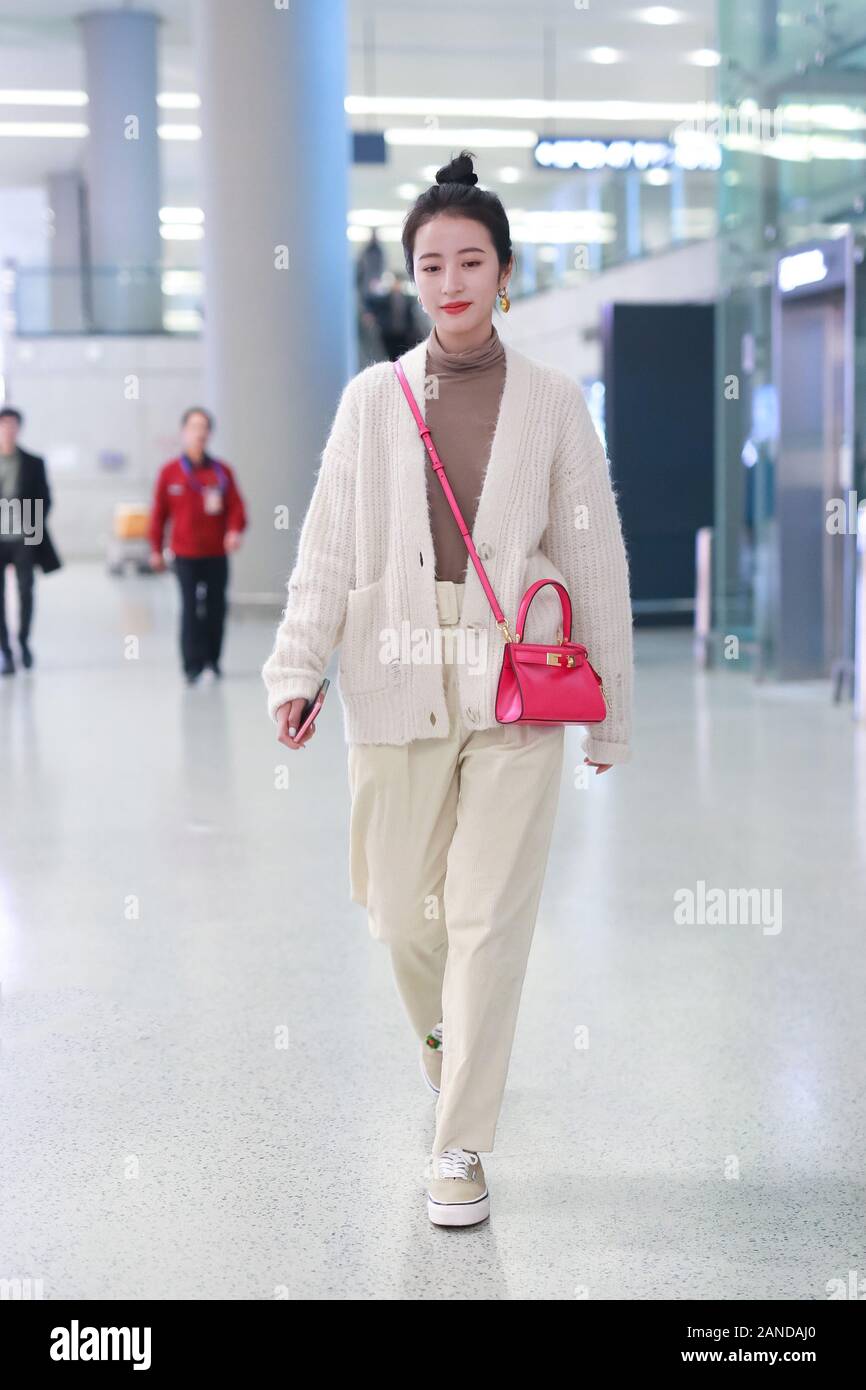 Zhou Yutong shows up at Shanghai airport before departure in Shanghai ...