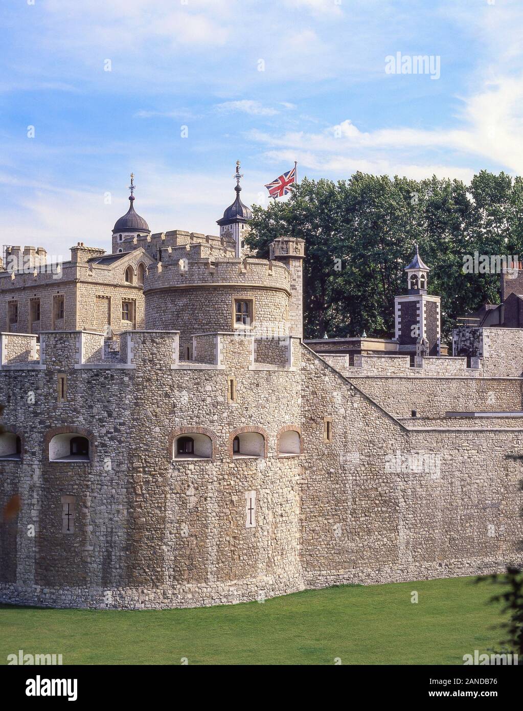 The outer walls of The Tower of London, Tower Hill, The London Borough of Tower Hamlets, Greater London, England, United Kingdom Stock Photo