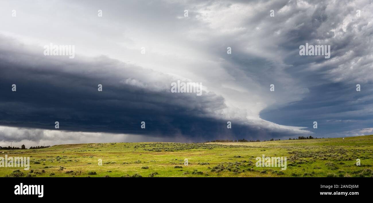 Dramatic storm clouds ahead of an approaching supercell thunderstorm near Biddle, Montana Stock Photo