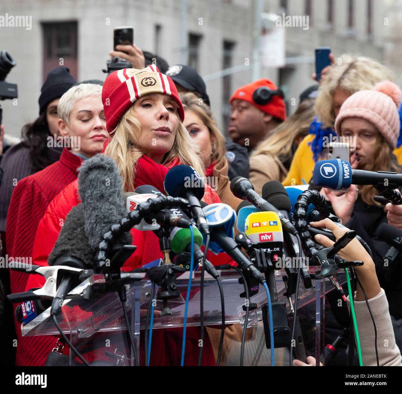 New York, USA. 6th Jan, 2020. Actress Rosanna Arquette speaks to the press during the opening day of Harvey Weinstein's trial at the New York Criminal Court in New York City. Credit: Ron Adar/SOPA Images/ZUMA Wire/Alamy Live News Stock Photo