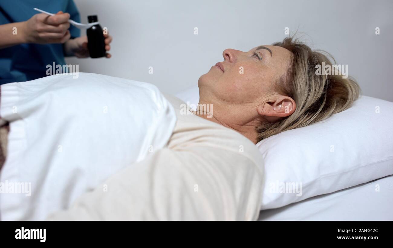 Сердечный приступ. Албарсты сонный паралич. Кружится голова фото. Ожирение у пожилых. Бессонница.